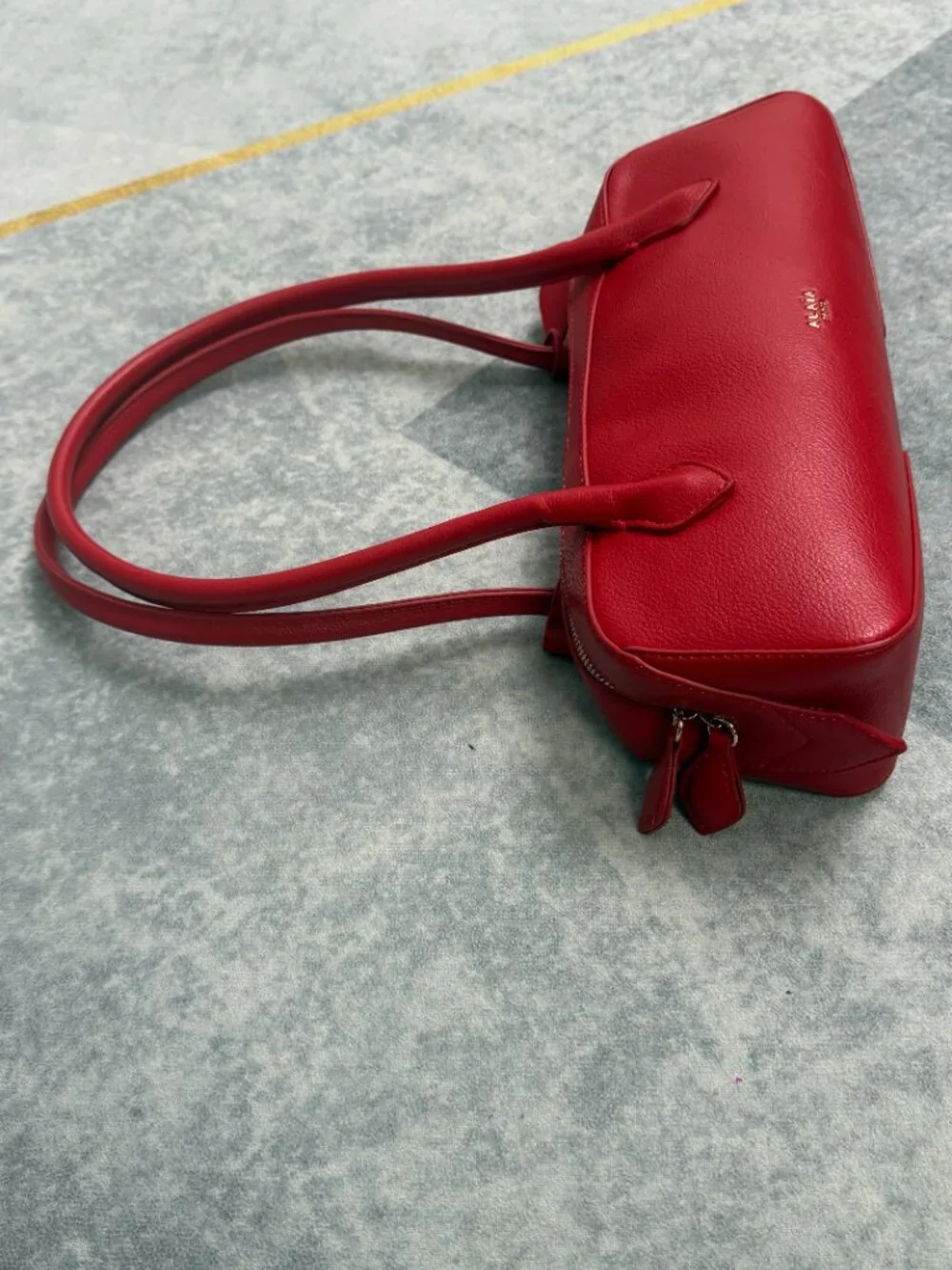 Elegant Slim Rectangular Underarm Shoulder Bag, Red Pebbled Faux‑Leather Zip‑